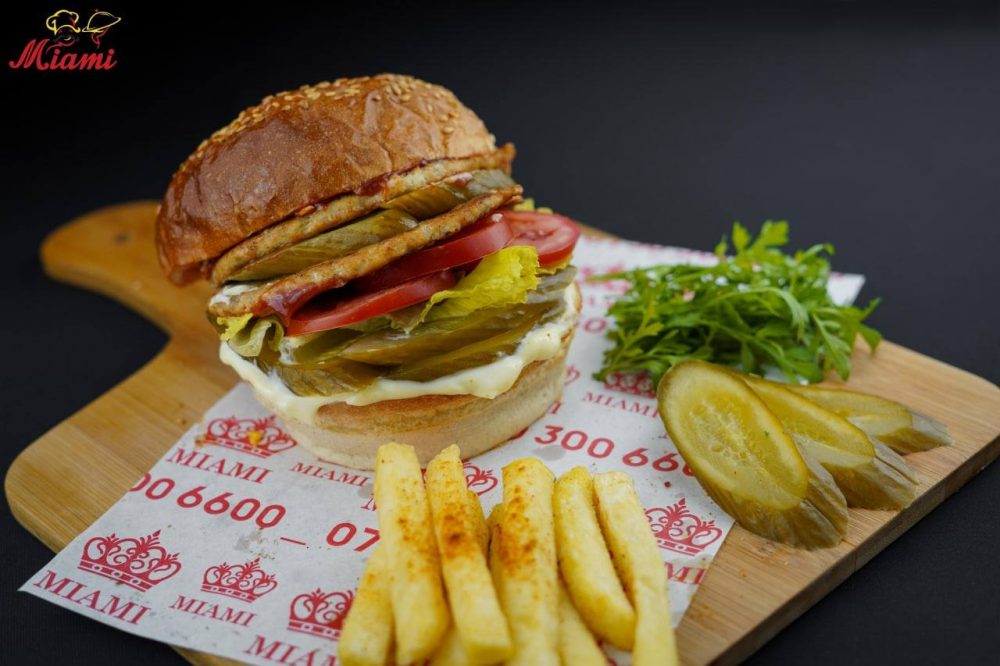 همبركر دجاج بل بيض وجبن