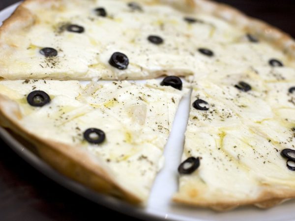 جبنة مع زيتون